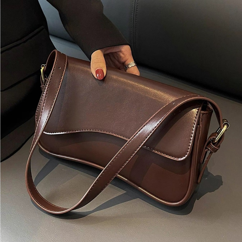 QK brown shoulder bag